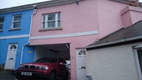 2 bedroom Property t...